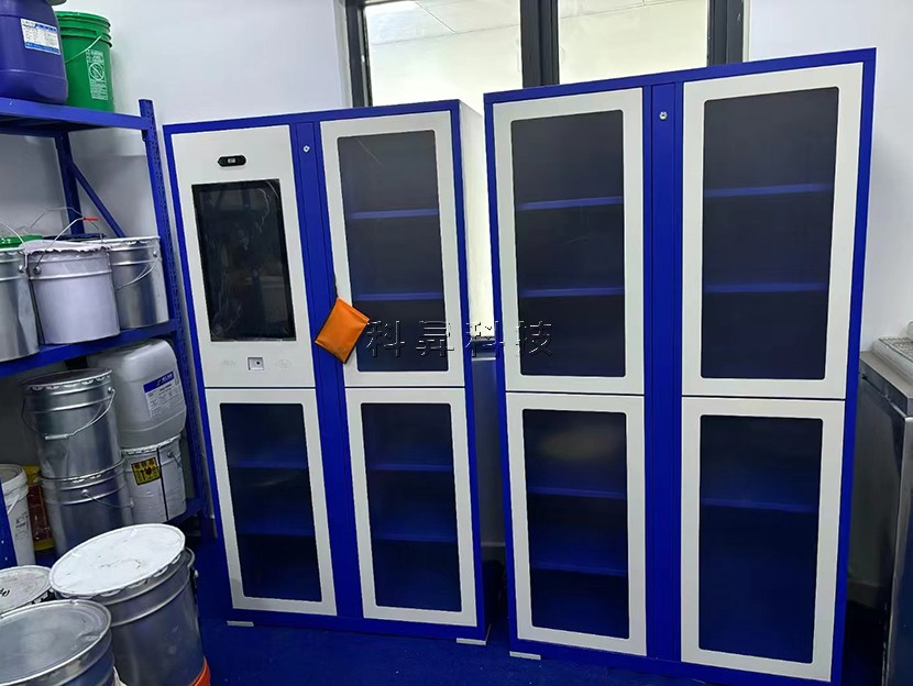 21.5寸智能裝備管理柜